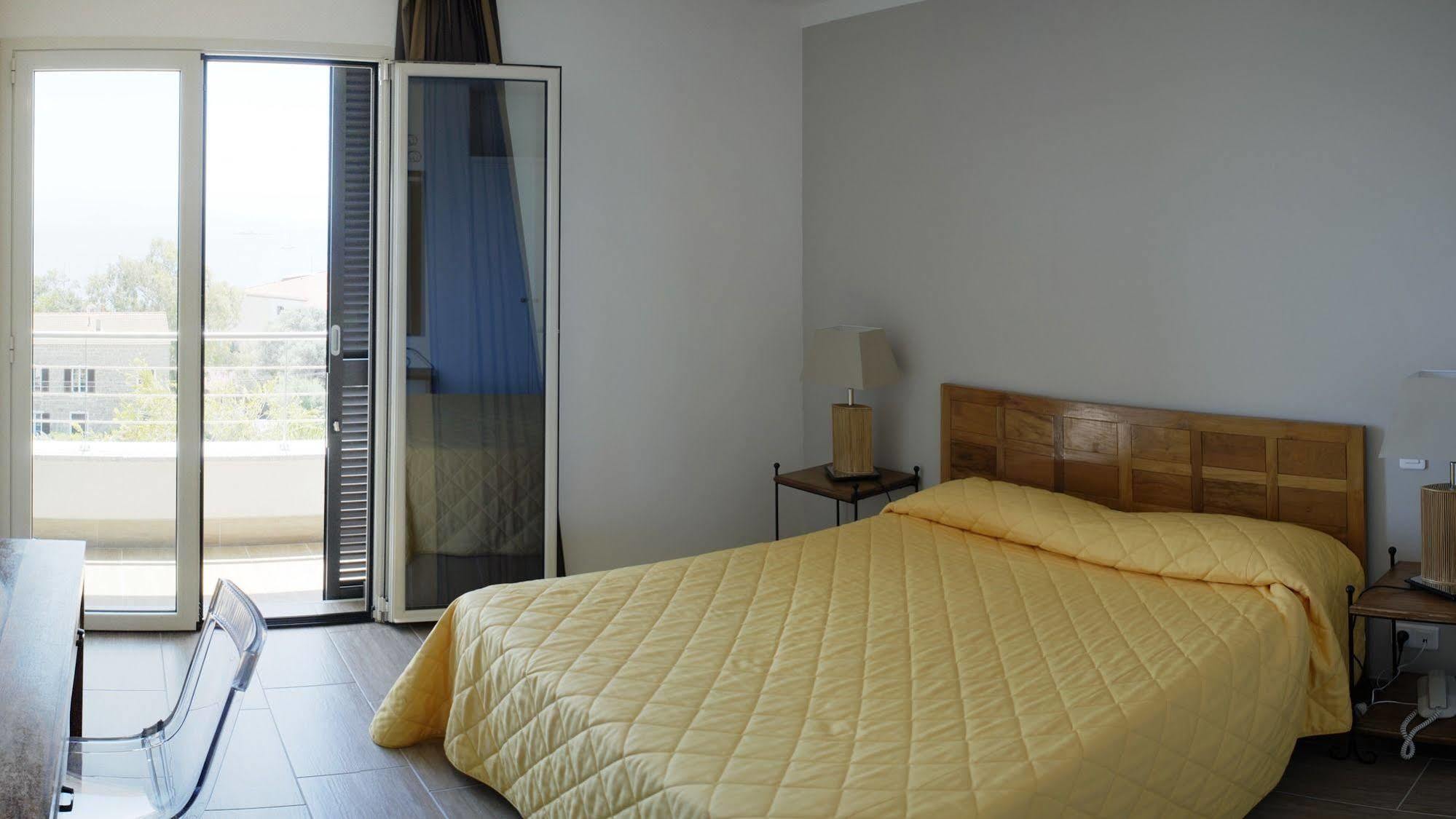 Hotel Les Eucalyptus بورتو بولو المظهر الخارجي الصورة